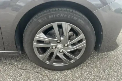 Photo 10 Peugeot 208  PureTech 100 S&S BVM6