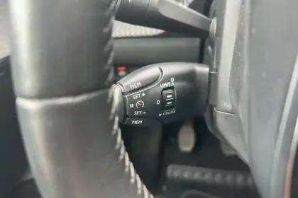 Photo 19 Peugeot 208  PureTech 100 S&S BVM6