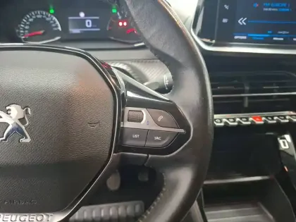 Photo 31 Peugeot 208  PureTech 100 S&S BVM6