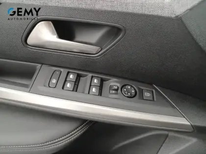 Photo 15 Peugeot 5008  Hybrid 145 ch e-DCS6