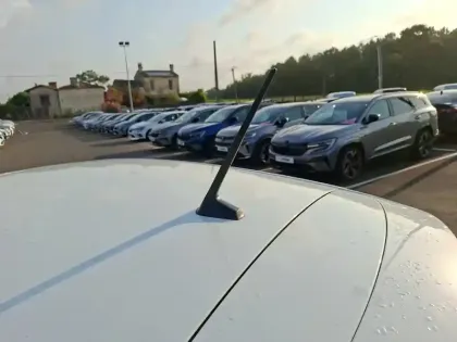 Photo 15 Renault Clio  E-Tech full hybrid 145 ch GSR2