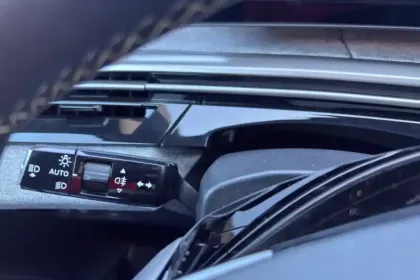 Photo 18 Peugeot 3008  Hybrid 136 e-DCS6