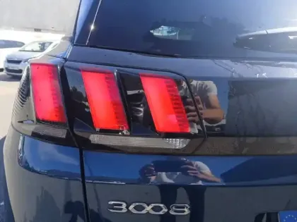 Photo 16 Peugeot 3008  PureTech 130ch S&S EAT8