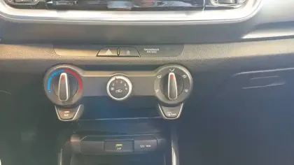 Photo 15 Kia Stonic  1.0 T-GDi 100 ch BVM6