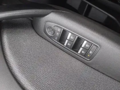 Photo 11 Renault Captur  E-Tech full hybrid 145 ch