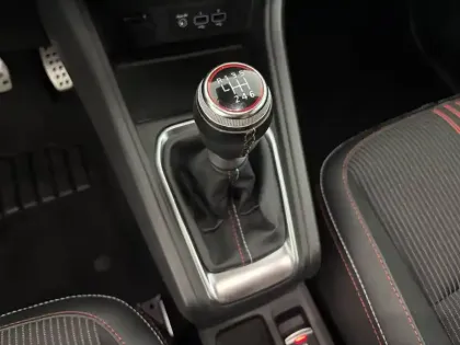Photo 21 Renault Captur  mild hybrid 140