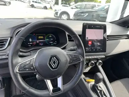 Photo 9 Renault Clio  E-Tech full hybrid 145