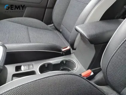 Photo 18 Renault Captur  E-Tech full hybrid 145