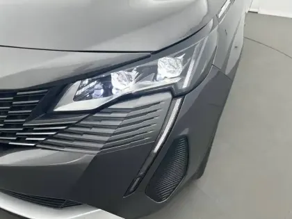 Photo 15 Peugeot 5008  Hybrid 145 ch e-DCS6