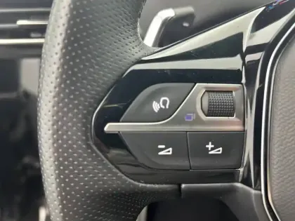 Photo 18 Peugeot 5008  Hybrid 145 ch e-DCS6