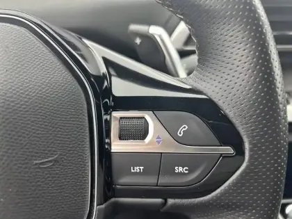 Photo 19 Peugeot 5008  Hybrid 145 ch e-DCS6