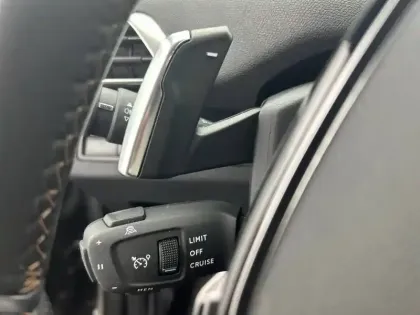 Photo 20 Peugeot 5008  Hybrid 145 ch e-DCS6