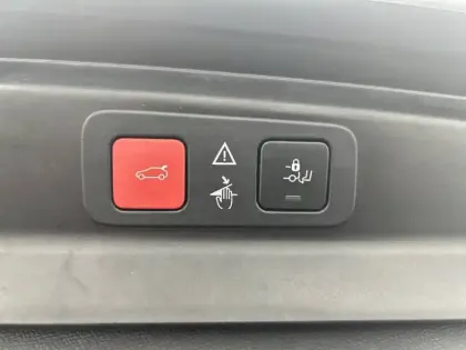 Photo 14 Peugeot 5008  Hybrid 145 ch e-DCS6