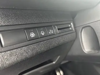 Photo 26 Peugeot 5008  Hybrid 145 ch e-DCS6