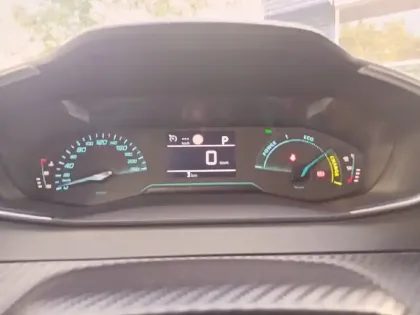 Photo 9 Peugeot 208  Hybrid 110 ch e-DCS6