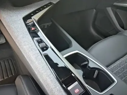 Photo 19 Peugeot 3008  Electrique 210 ch 73 kWh