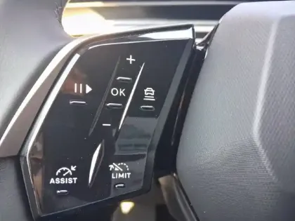 Photo 21 Peugeot 3008  Electrique 210 ch 73 kWh