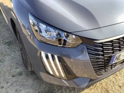 Photo 15 Peugeot 208  Turbo 100 ch BVM6