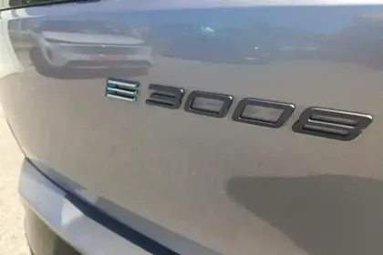 Photo 38 Peugeot 3008  Electrique 210 ch 73 kWh