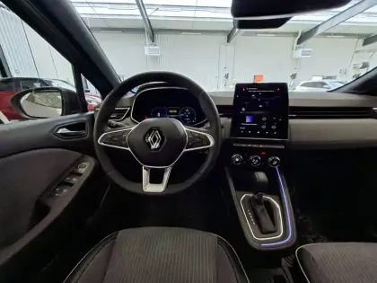 Photo 13 Renault Clio  E-Tech hybride 145
