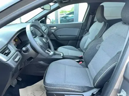Photo 9 Renault Captur  E-Tech full hybrid 145 ch