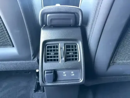 Photo 27 Renault Captur  E-Tech full hybrid 145 ch