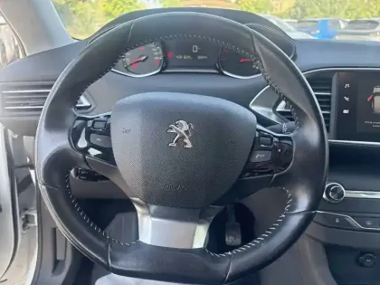 Photo 27 Peugeot 308  PureTech 130ch S&S BVM6