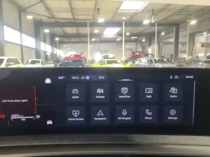 Photo 15 Peugeot 5008  Hybrid 145 ch e-DCS6