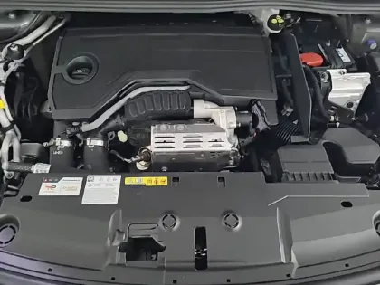 Photo 38 Peugeot 408  Hybrid 145 e-DCS6
