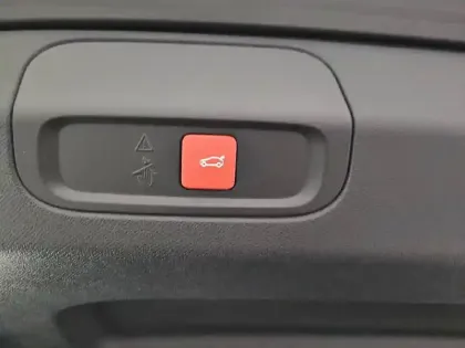 Photo 42 Peugeot 408  Hybrid 145 e-DCS6