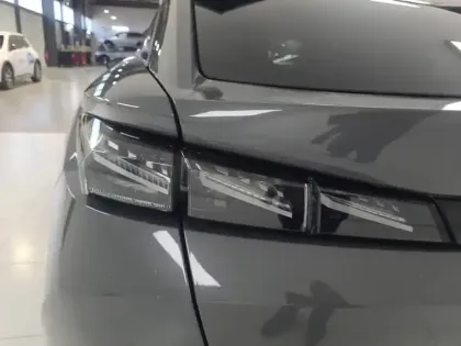 Photo 23 Peugeot 408  Hybrid 145 e-DCS6