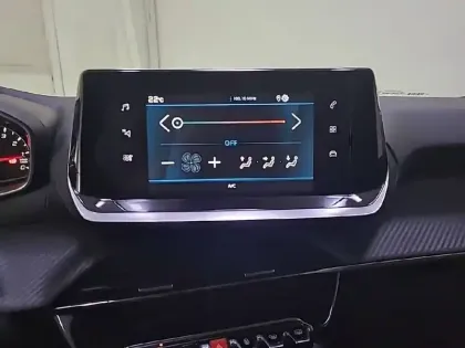 Photo 40 Peugeot 208  PureTech 75 S&S BVM5