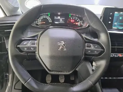 Photo 29 Peugeot 208  PureTech 75 S&S BVM5