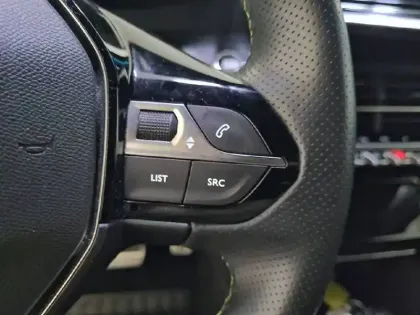 Photo 25 Peugeot 2008  Electrique 136 ch