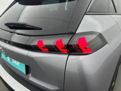 Photo 16 Peugeot 2008  PureTech 130 S&S EAT8