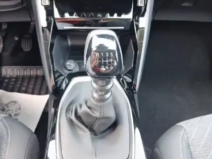 Photo 13 Peugeot 208  Turbo 100 ch BVM6