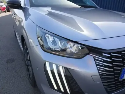 Photo 15 Peugeot 208  Turbo 100 ch BVM6