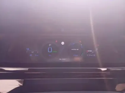 Photo 9 Peugeot 408  Plug-in Hybrid 240 ch e-DCS7