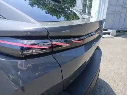 Photo 16 Peugeot 408  Plug-in Hybrid 240 ch e-DCS7