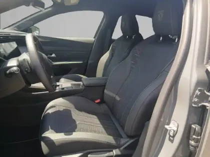 Photo 10 Peugeot 408  Plug-in Hybrid 240 ch e-DCS7