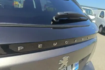 Photo 32 Peugeot 2008  PureTech 130 S&S BVM6