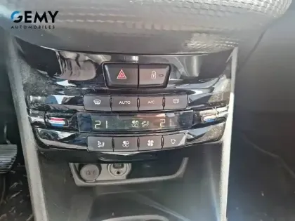 Photo 13 Peugeot 2008  1.2 PureTech 110ch S&S BVM5