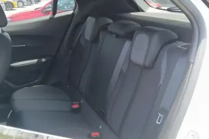 Photo 10 Peugeot 2008  PureTech 130 S&S EAT8