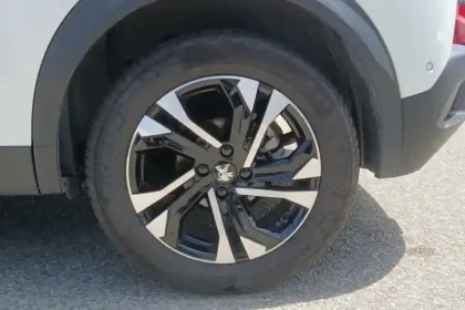 Photo 12 Peugeot 2008  PureTech 130 S&S EAT8