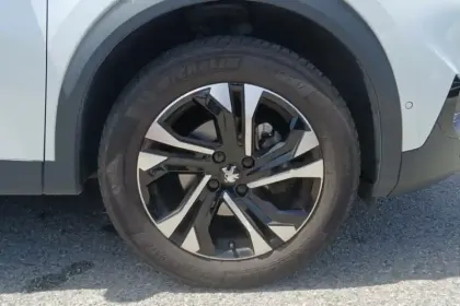 Photo 14 Peugeot 2008  PureTech 130 S&S EAT8