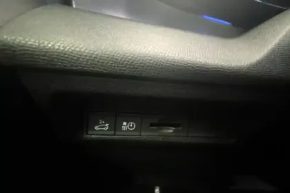 Photo 32 Peugeot 308  SW Electrique 54 kWh 156ch