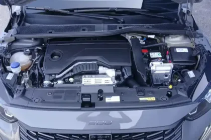 Photo 15 Peugeot 208  Hybrid 100 e-DCS6