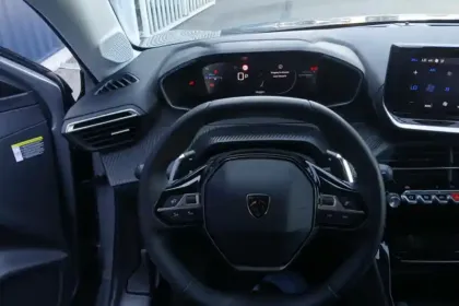 Photo 17 Peugeot 208  Hybrid 100 e-DCS6