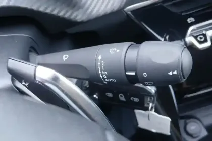 Photo 34 Peugeot 208  Hybrid 100 e-DCS6