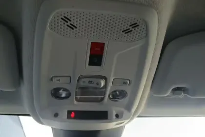 Photo 32 Peugeot 208  Hybrid 100 e-DCS6